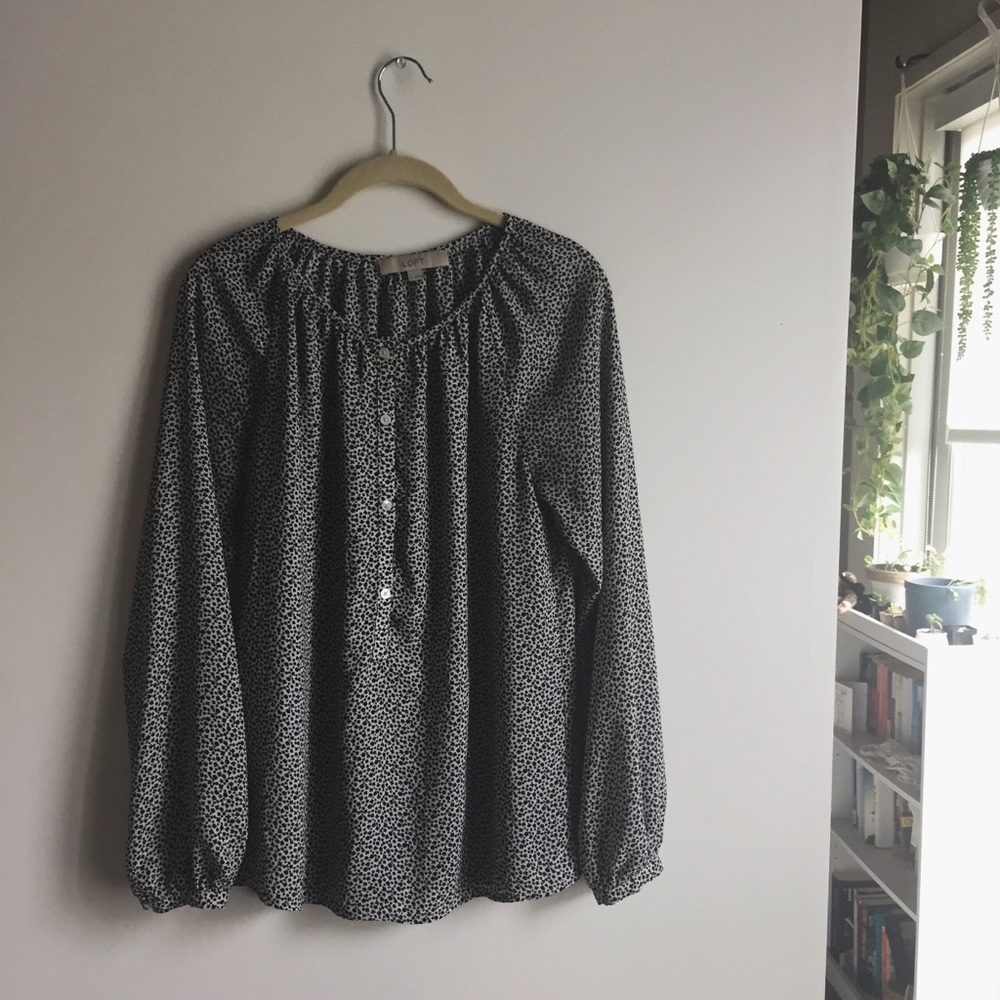 ✨ last chance! • flecked black & white blouse •